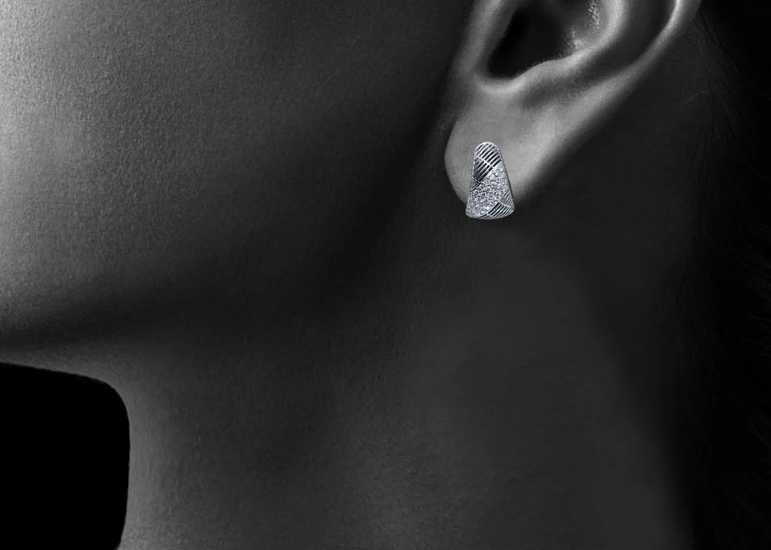 Diamond & 18ct white gold earrings for pierced ears £ 2,750.00